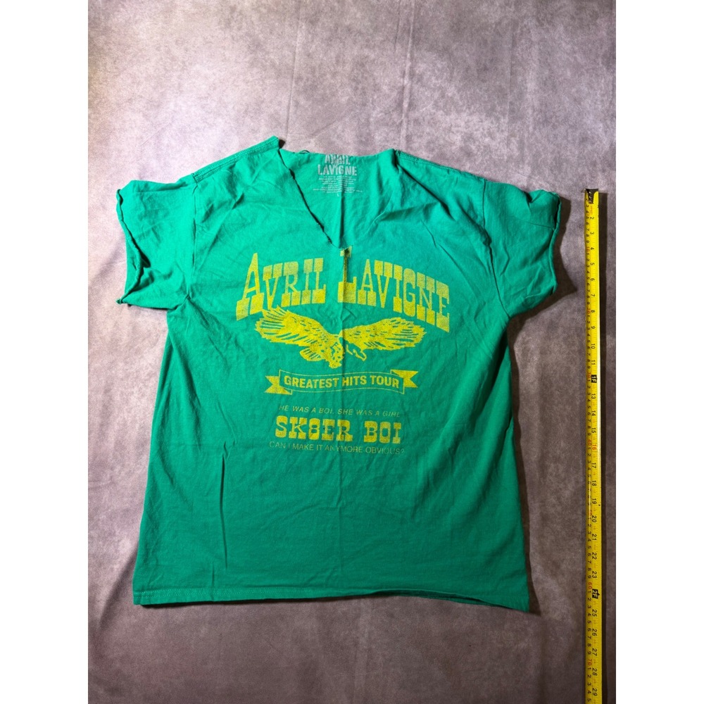 Avril Lavigne Greatest Hits Tour Sk8er Boi Green Graphic V-Neck T-Shirt Large